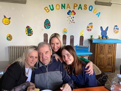 A Pasqua anziani e parenti si rincontrano: la casa di riposo Sereni Orizzonti diventa ristorante per un giorno
