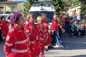 Inaugura il nuovo automezzo della Croce Rossa di Bagni di Lucca