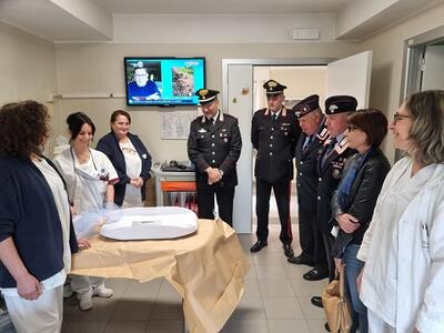 L’Associazione Nazionale Carabinieri della Mediavalle dona una bilancia pesa neonati alla Pediatra di Barga
