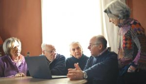 Pensionati - foto Pexels - LaGazzettadelSerchio.it