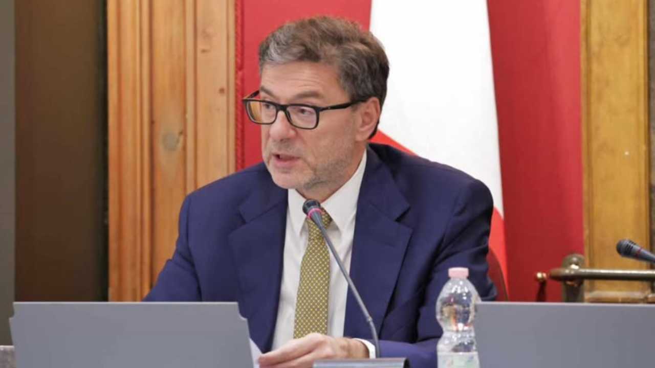 Giorgetti: VAT Abolition at 22% for Christmas Shopping