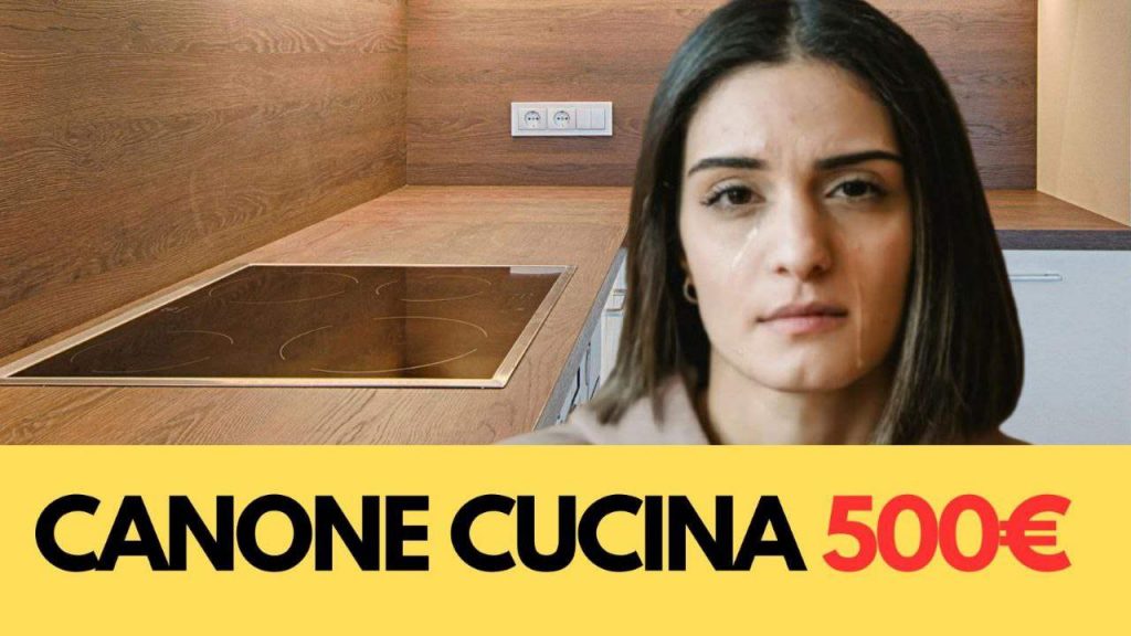 Ragazza con dietro la cucina