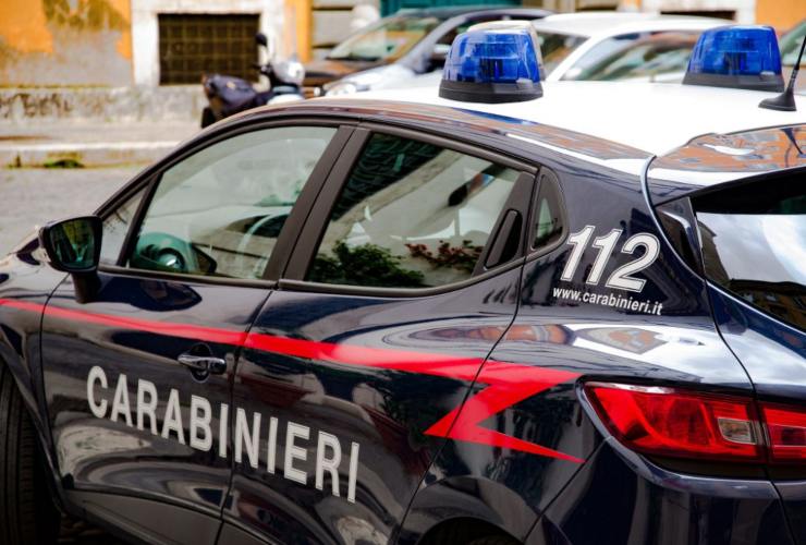 Paura e tensione su un Autobus di linea in Garfagnana: entra ubriaco, minaccia e devasta. Denunciato