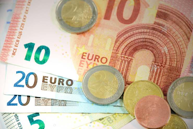 Diverse banconote e monete in valuta euro - foto Pixabay - Lagazzettadelserchio.it