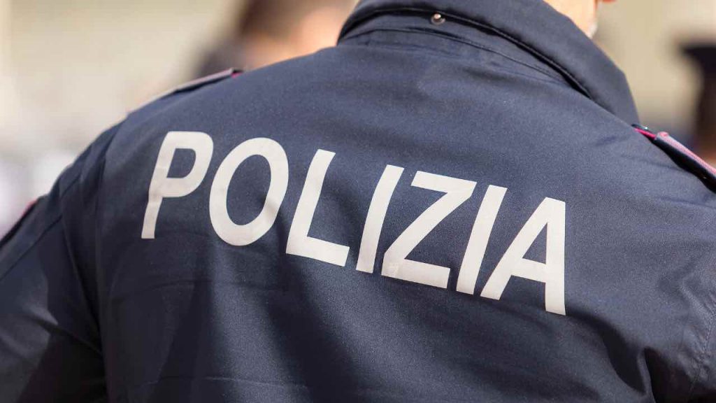 A Lucca un ventiduenne si è reso protagonista di numerosi reati in pochi minuti: arrestato dalla Polizia