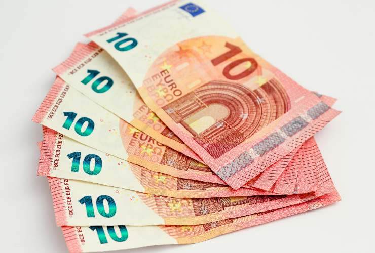 Sei banconote da 10 euro – foto Pexels – Lagazzettadelserchio.it